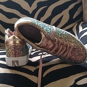 New ladies tennis shoes